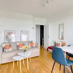 With Seine View - 9 People *