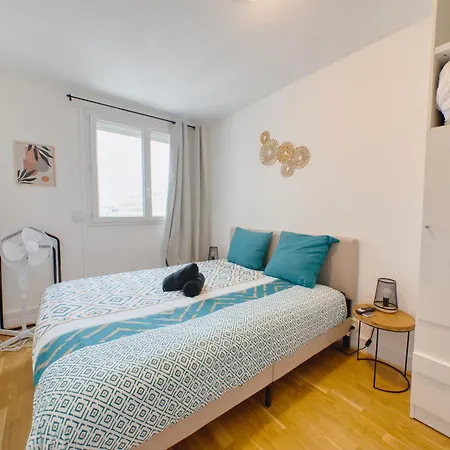 Apartment With Seine View - 9 People